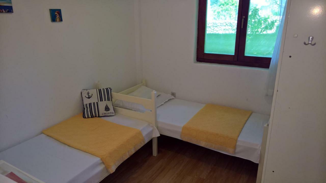 Apartments Vera - Mirca Mirca  Екстер'єр фото
