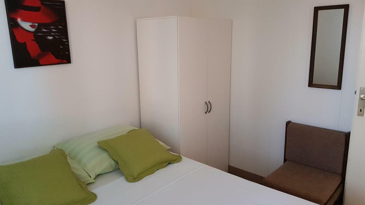 Apartments Vera - Mirca Mirca  Екстер'єр фото